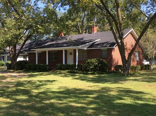 822 E Barnard St, Glennville, GA 30427