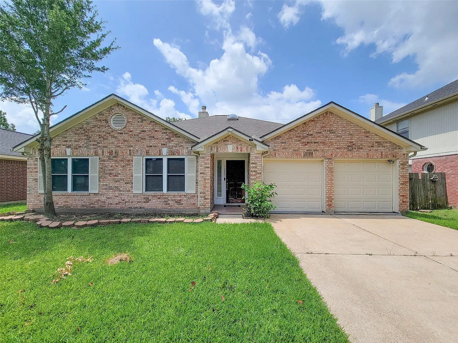 4 bed, 2.0 bath, 1915 sqft, $2,200 — Photo 1