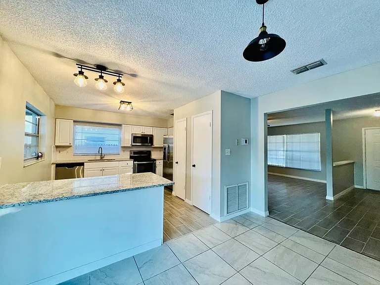 1610 Palm Leaf Dr — Photo 8