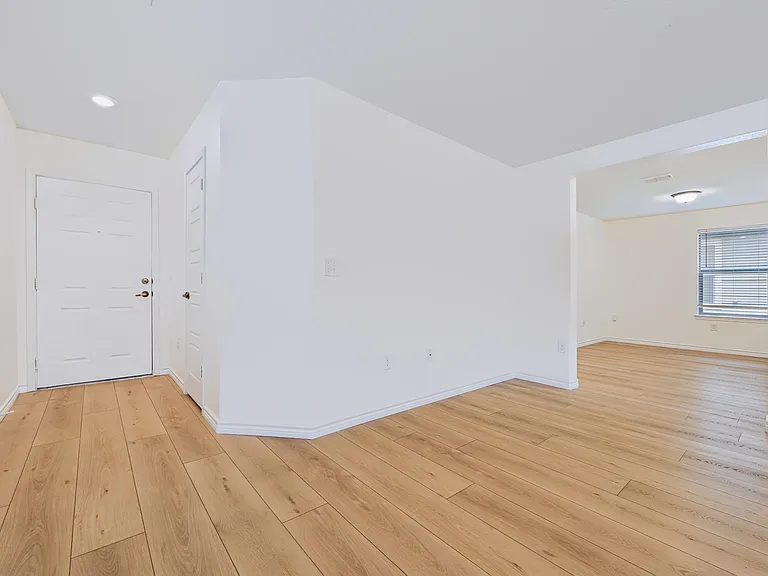 1030 Gruma — Photo 19