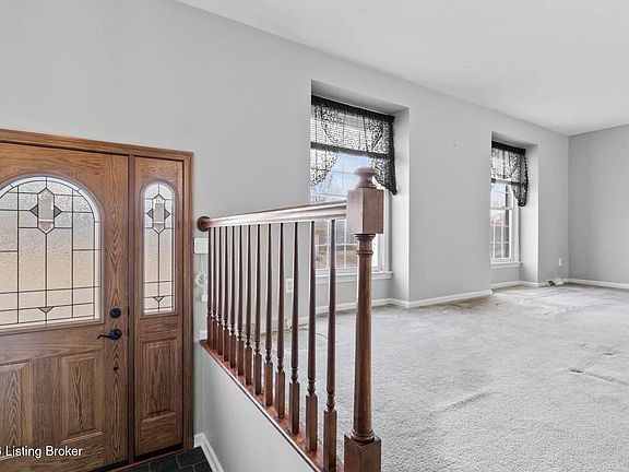 3rd image of 113 Farrington Dr
