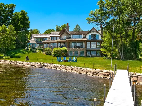 2303 Huntington Point Rd E, Wayzata, MN 55391