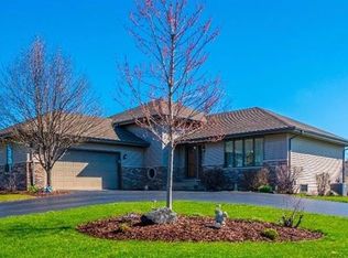 8901 Verbena Ct, Saint John, IN 46373