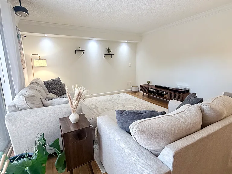 724 7th Ct — Photo 12