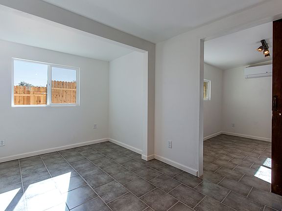 3rd image of 1653 E Blacklidge Dr #3