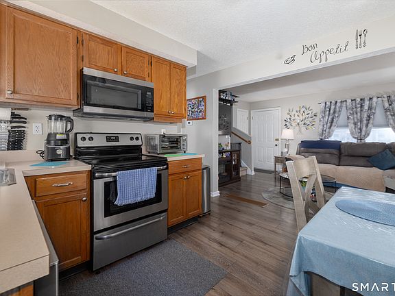 4th image of 54 Surrey Drive