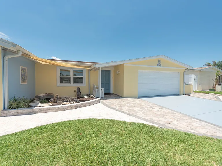 444 Finch Dr — Photo 17