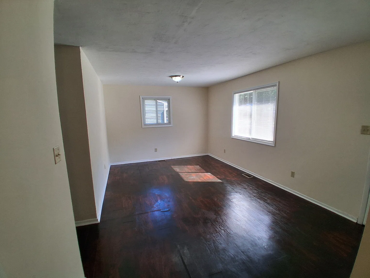 4 bed, 1144 sqft, $1,595 — Photo 3