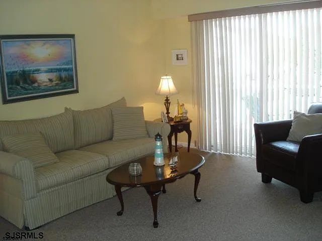 3 bed, 2.5 bath, $8,900 — Photo 4