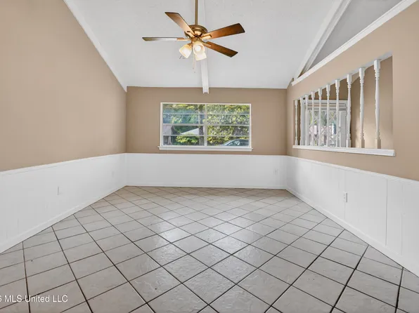 148 York Dr, Jackson, MS 39209