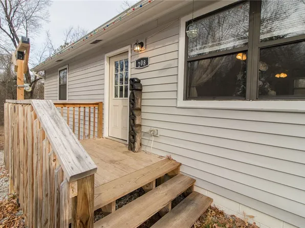 208 W Dogwood Dr, Huntsville, AR 72740