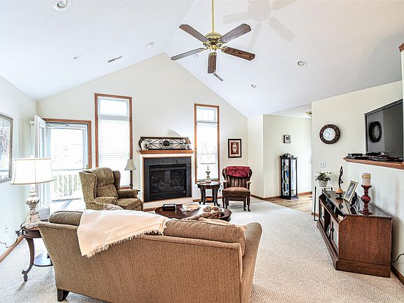 2nd image of 18 Coventry Ct W