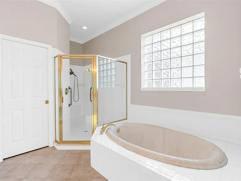 3865 Winding Lake Cir — Photo 17