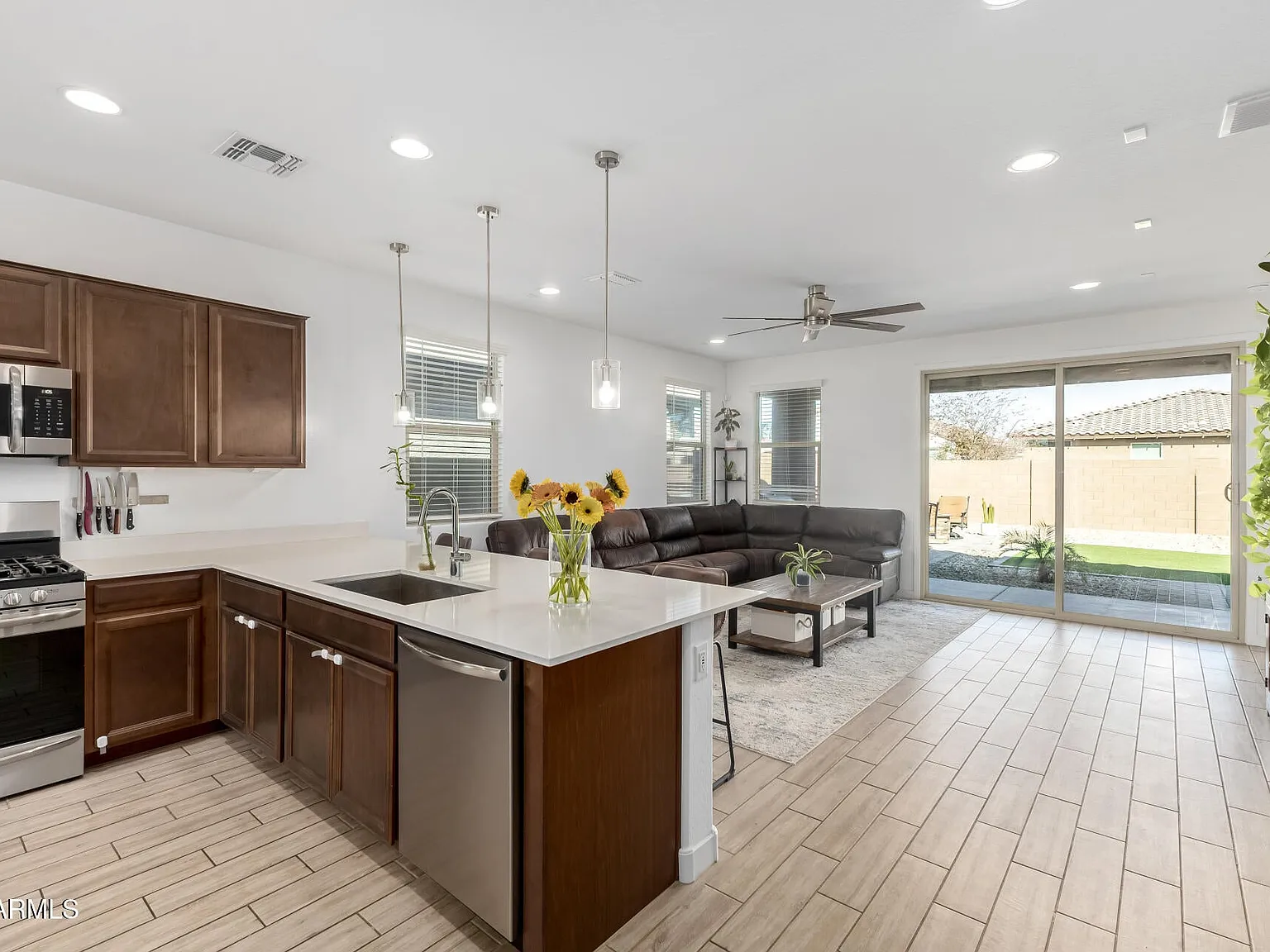 3 bed, 1400 sqft, $2,100 — Photo 4