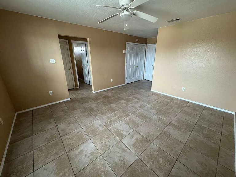 3203 Toledo Dr — Photo 25