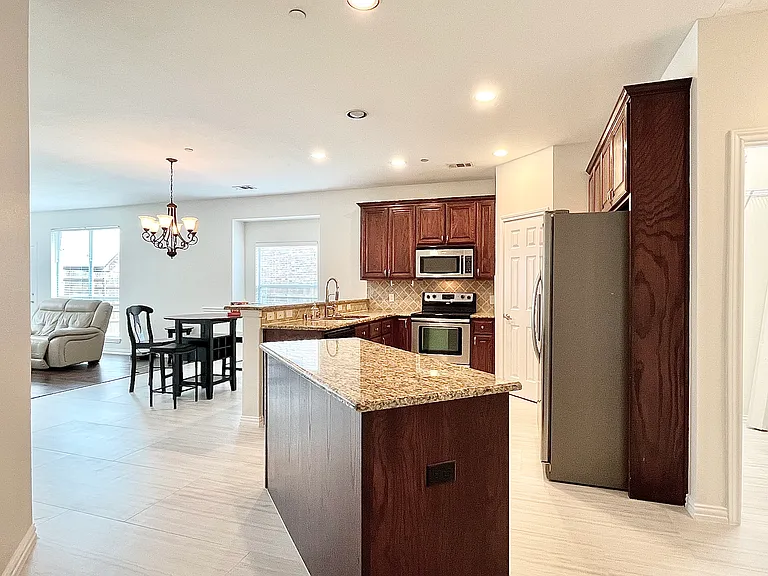 2204 Paige Ct — Photo 8