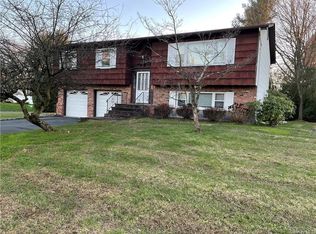 107 Lake Nanuet Dr, Nanuet, NY 10954