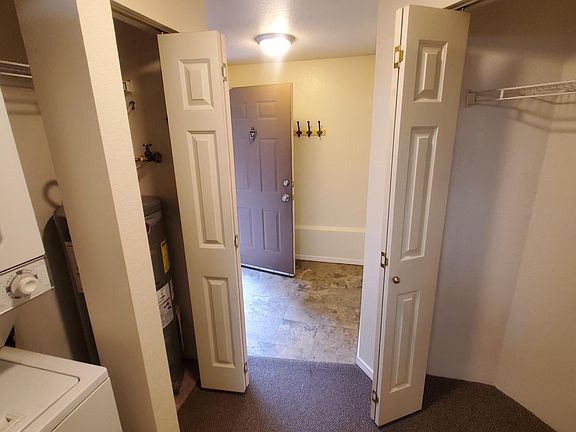 3rd image of 4054 NE 55th St APT 106