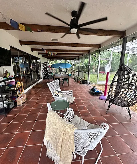 Large screened lanai