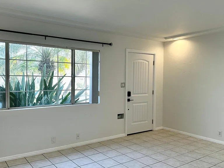 2133 N Buena Vista St — Photo 19