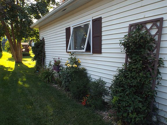 3rd image of 534 Hamburg St