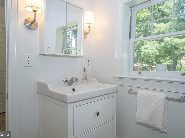 504 Harriton Rd — Photo 35