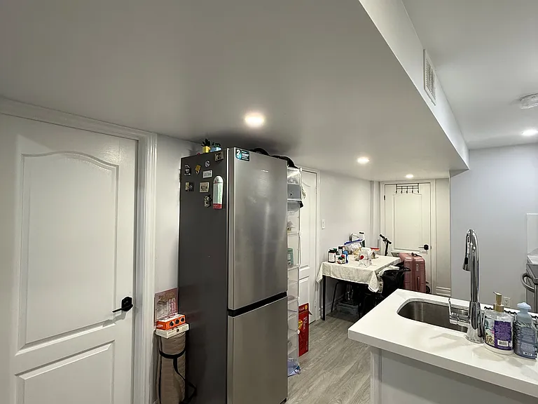 130 Adventure Cres #LOWER — Photo 2