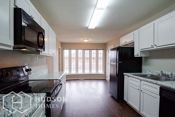 5th image of 3305 N Maloney St