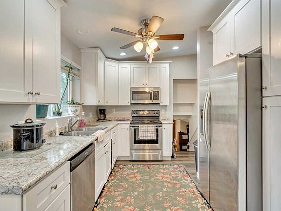 4th image of 982 E Jasper Cir