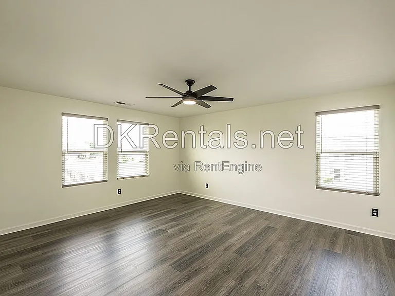 126 Verona Dr NW — Photo 3
