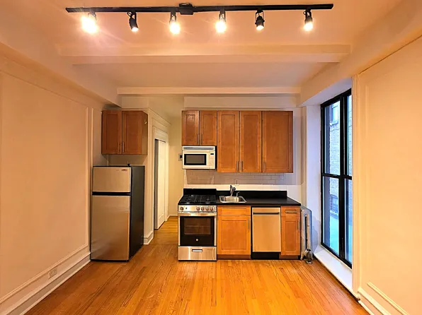 350 West 55th Street image 1 of 5