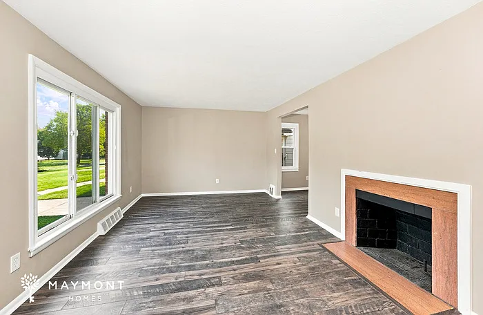 3 bed, 1.5 bath, 1669 sqft, $1,895 — Photo 3