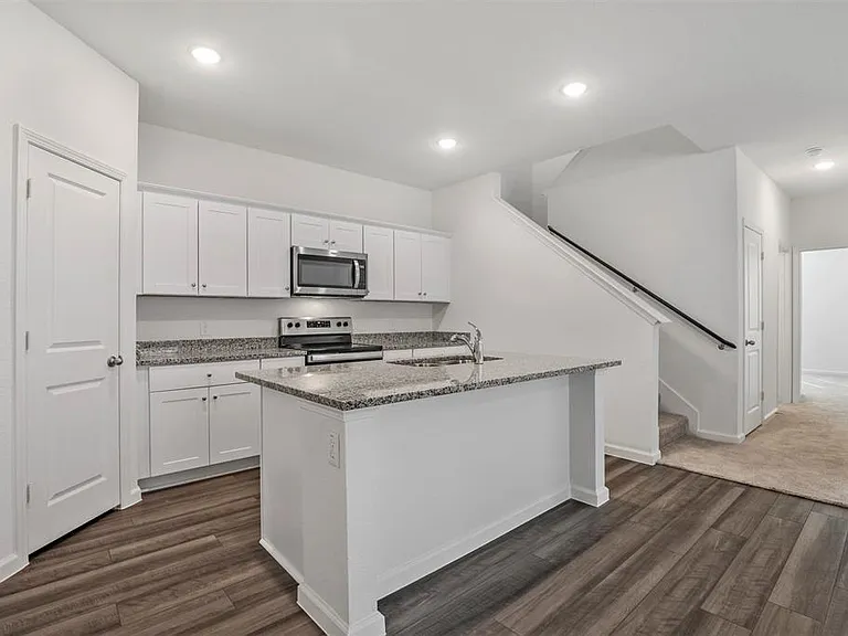 1803 Chapel Hill Rd — Photo 5