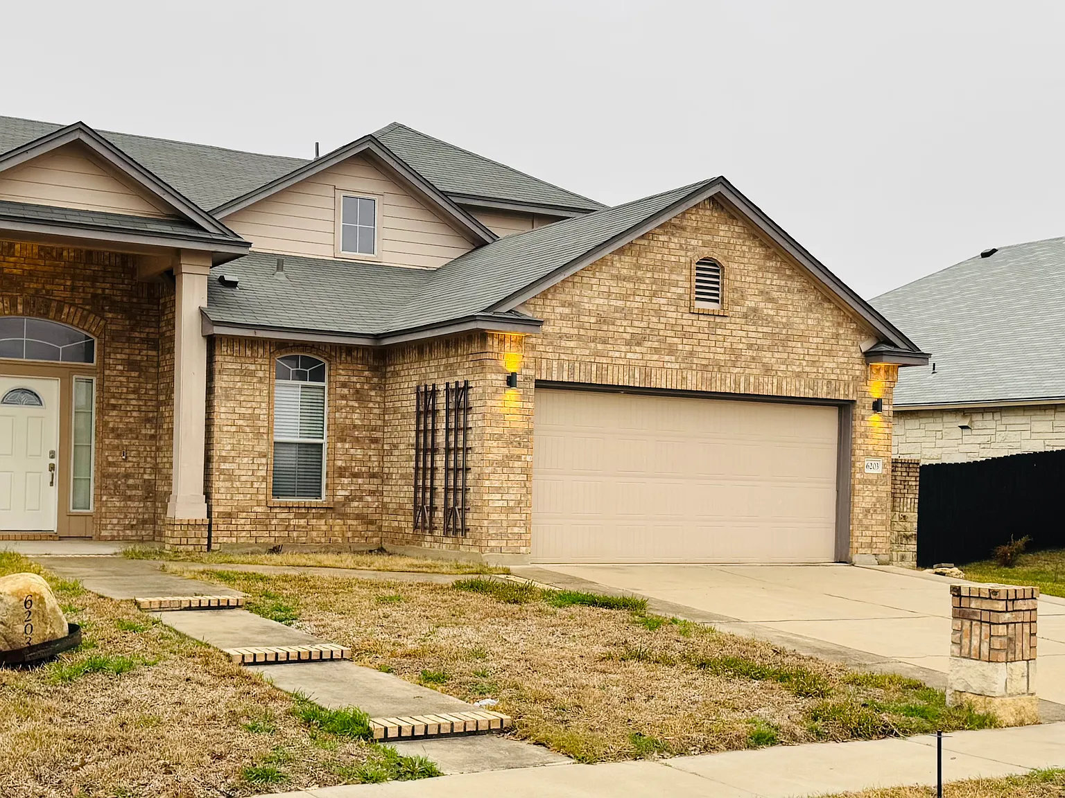 3 bed, 2.5 bath, 2253 sqft, $1,650 — Photo 2
