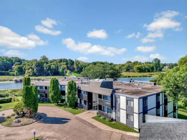 Dockside Apartments on Lake Minnetonka, 2450 Island Dr APT 205, Spring Park, MN 55384