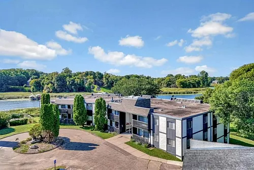 Dockside Apartments on Lake Minnetonka Photo 1