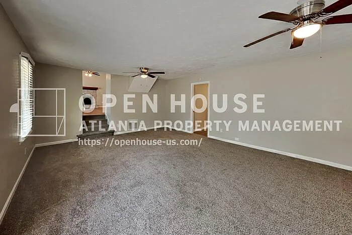 101 Chantilly Ln — Photo 5