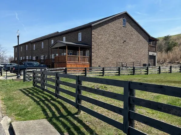 659 Clubhouse Dr, Prestonsburg, KY 41653