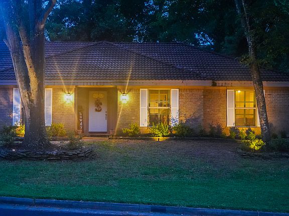 2nd image of 308 Broadmoor Dr