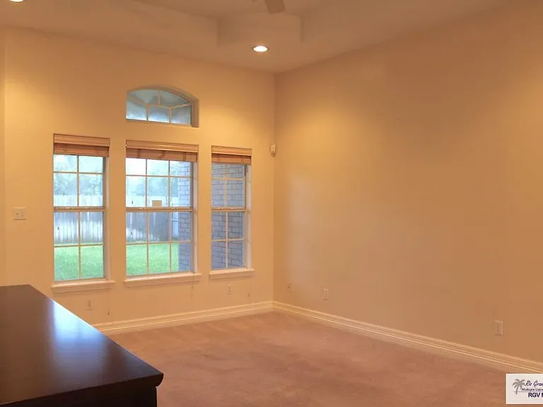 1418 Summerfield Ln — Photo 5