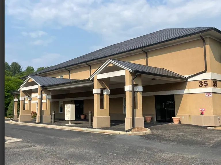 650 N Lee Hwy — Photo 1