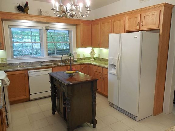 5th image of 530 Park Ln