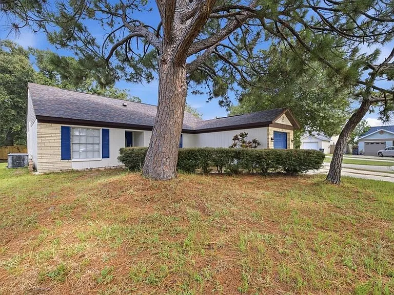 1901 Castle Bay Ct — Photo 3