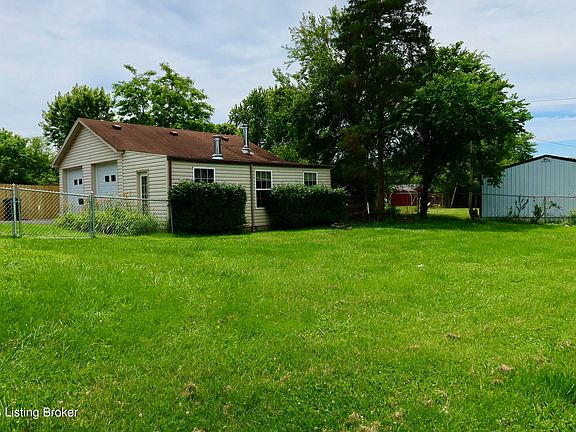 5th image of 256 Lincoln Dr