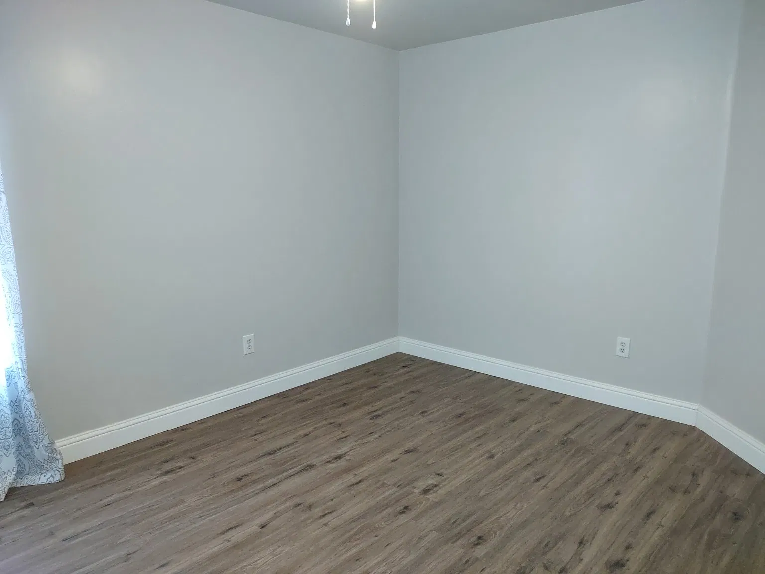 17761 Churchill St — Photo 4