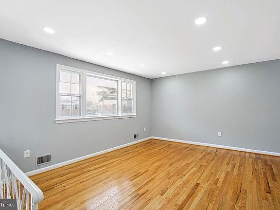 4th image of 4511 Payne Dr