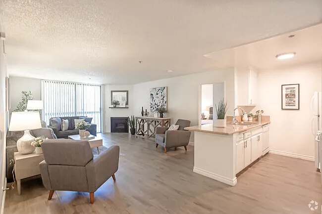 Westwood Executive House — Photo 6