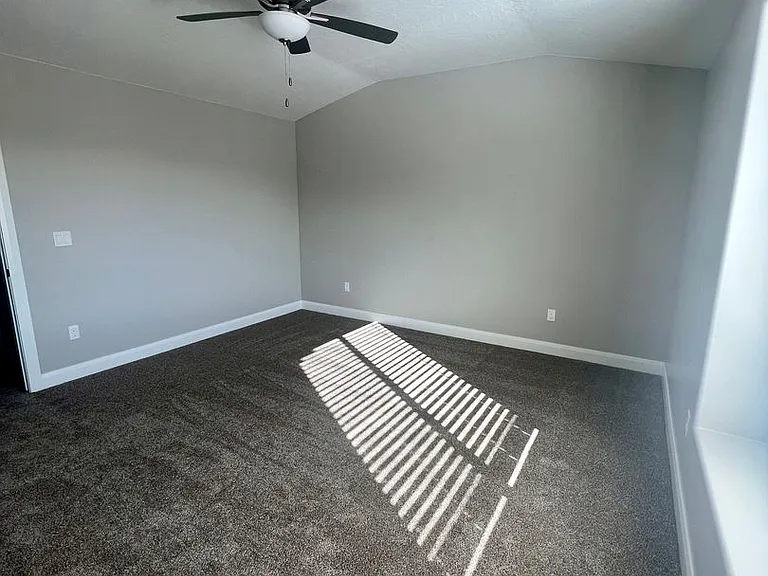 1042 S 1450 E #8 — Photo 24