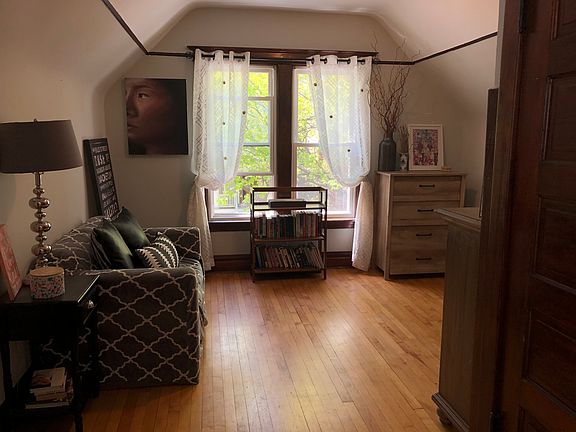 4th image of 3439 N Leavitt St #2