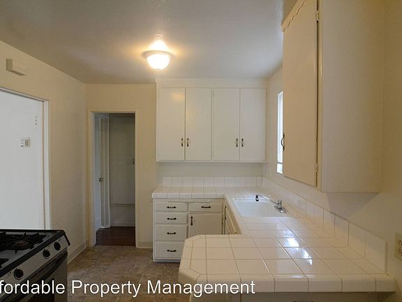 3rd image of 21617 Montgomery St
